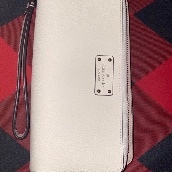 kate spade Handbags - Kate spade pink and white wristlet